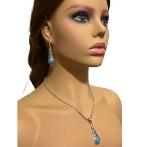 Gorgeous Earring Necklace Set NWT SALE